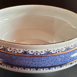 Burleigh Ware Sandon serving dish / bowl from the 1930s period. Blue & white. Burslem.