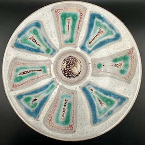 Plato Delphis del estudio Poole Pottery, muy raro. Sello azul en la base, de mediados de la década de 1960.