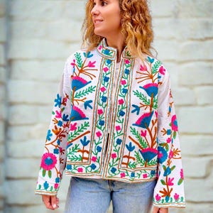 Bestickte Jacke aus Baumwolle mit Blumenmuster