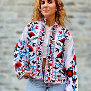 Bestickte Jacke aus Baumwolle mit Blumenmuster