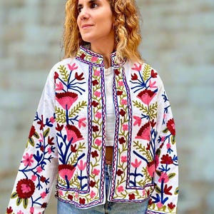 Bestickte Jacke aus Baumwolle mit Blumenmuster
