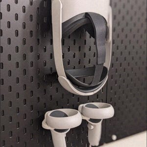 Meta Quest 2 Mount for Skadis Pegboard, Headset and Controller Holder Compatible with IKEA Pegboards, VR Wall Storage and Display Solution