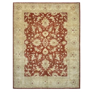 Könnte beinhalten: Ein rechteckiger Teppich mit einem aufwendigen Blumenmuster. Der Teppich hat eine tiefrote Mitte mit einem cremefarbenen Rand. Das florale Design umfasst stilisierte Blumen und Blätter in Creme- und Beigetönen, was einen klassischen und eleganten Look erzeugt.