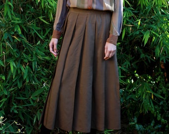 Vintage 80s women's silk pleated midi length skirt