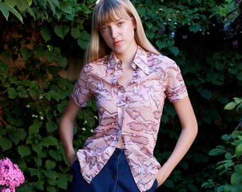 Vintage 70s short sleeve button up blouse with print of 1920s lounging women in bathing suit