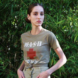 Vintage 70s khaki Mash T-Shirt image 1