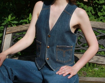 Vintage 70s GWG jean vest with snap buttons and 2 front pockets