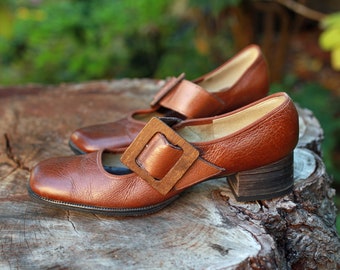 Vintage 60s leather wood buckle low heels square toes earth tone color mary jane women's shoes