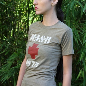 Vintage 70s khaki Mash T-Shirt image 4