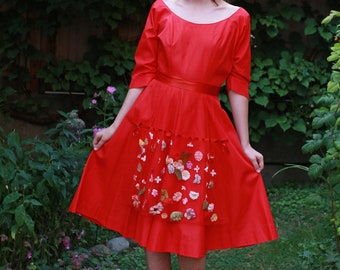 Vintage 50s hand crafted red satin tie mesh net floral appliques & tiny rhinestones apron