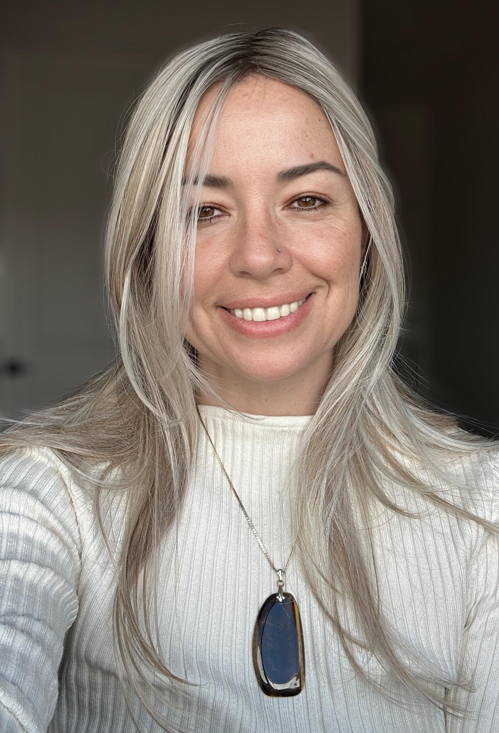 ROSA 18”–20” Monofilament Top, Heat-Resistant Futura Fiber, 130% Density, Natural Look Blonde Wig