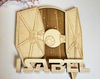 タイ・ファイター ベビールーム 木製壁飾り - 保育園ドアサイン - 粘着式、木製サイン - ハンドメイド＆カスタマイズ可能 - スターウォーズ テーマ
