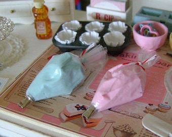 ICING Frosting PASTRY Bag - Choose 1/12 or 1:6 Scale Miniature