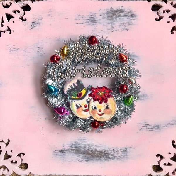 1:12 Scale Miniature - CHRISTMAS TINSEL WREATH - Vintage Retro Style - Anthropomorphic Snowman Couple