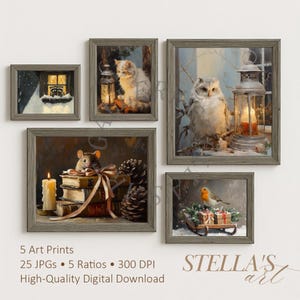 Op de afbeelding: Een set van vijf ingelijste kunstprints met een winterthema. De prints tonen afbeeldingen van een kat, een uil, een muis en een roodborstje, met een lantaarn en een besneeuwd raam. De frames zijn grijs.