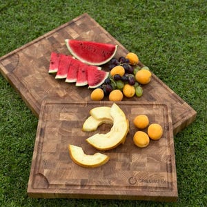 Oak Cutting Board with Juice Groove – Durable Wooden Kitchen Board with Engraving Option.