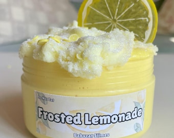 Slime de mantequilla y nieve con limonada helada: juguete sensorial con amuleto de limón