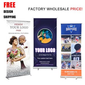 Peut inclure: Trois supports de bannières rétractables. L'un présente un couple, le texte "DESIGN YOUR LOGO FREE DESIGN MODEL PICTURES". Un autre a une femme aux cheveux bleus et le texte "YOUR LOGO". Le troisième a des photos de football et le texte "RENEGADES FC NEW YORK".