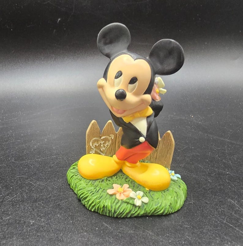 Danbury Mint Mickey Mouse Figurine February Valentine's Perpetual Calendar image 1