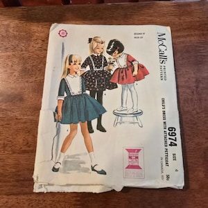 Vintage McCalls #6974 Schnittmuster-1960&#39;s Kinderkleid Größe 4 Schnittmuster