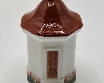 Charming Mount Vernon Souvenir Thimble Crafted of Fine Porcelain