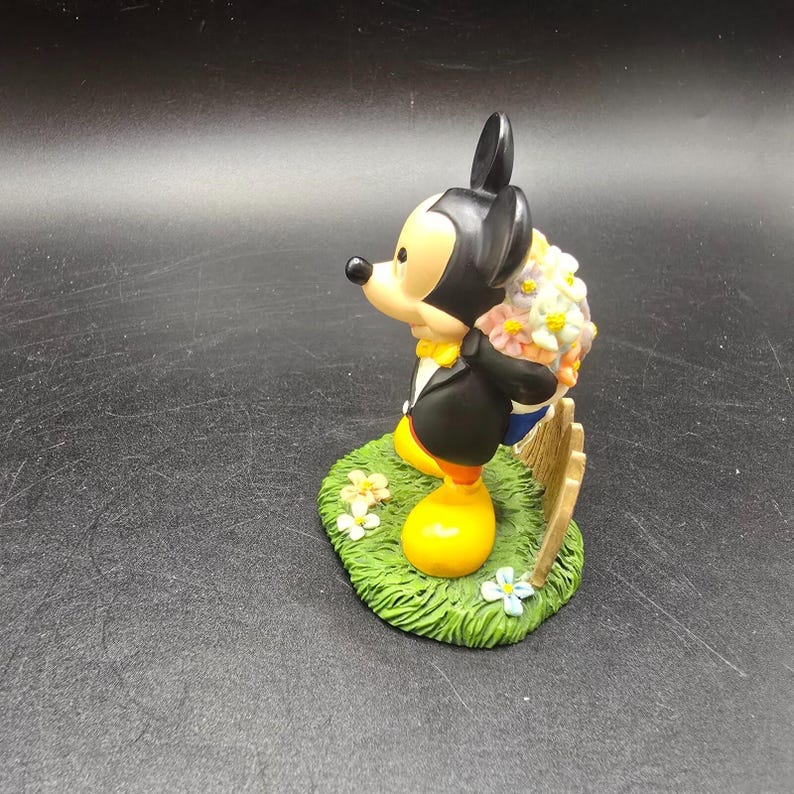 Danbury Mint Mickey Mouse Figurine February Valentine's Perpetual Calendar image 6