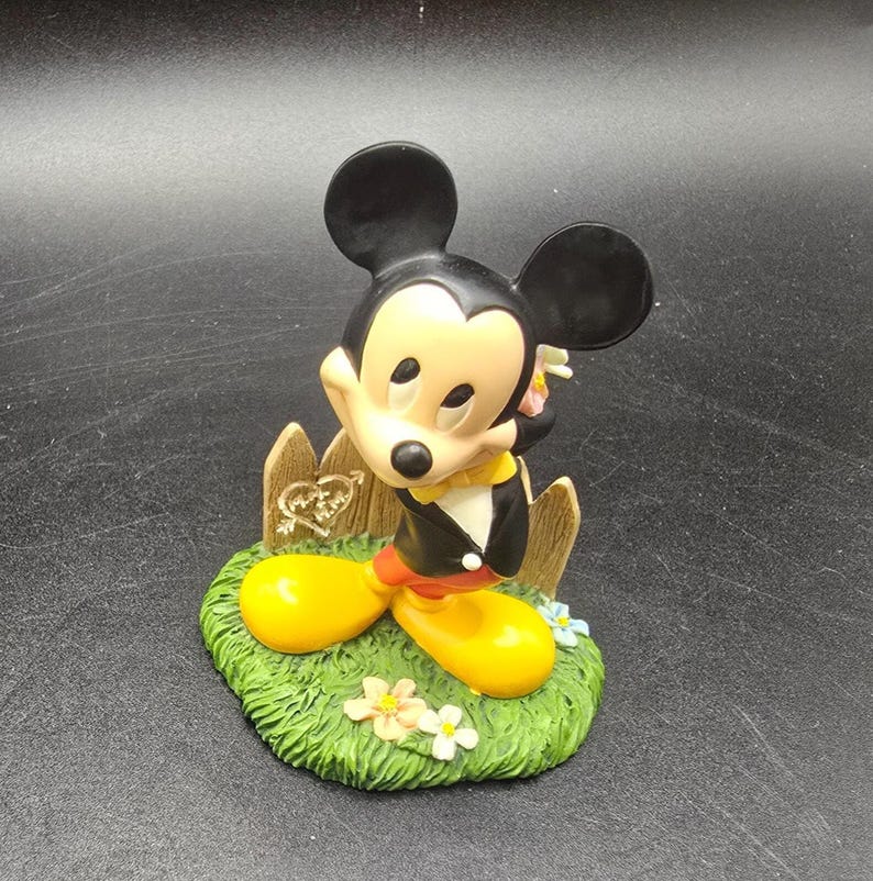 Danbury Mint Mickey Mouse Figurine February Valentine's Perpetual Calendar image 5