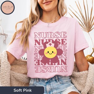 Niedliches Krankenschwester Blumen-T-Shirt, Smiley-Gesicht Blumen-Krankenschwester-Shirt, Krankenschwester-Anerkennungsgeschenk, Kawaii RN