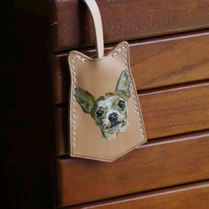 Breloque de sac en cuir pour animal de compagnie peinte à la main personnalisée cadeau pour chien fait main portrait d'animal de compagnie chien commémoratif chat porte-clés miroir de voiture ornement suspendu