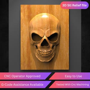 以下が含まれることがあります： 木製のパネルに彫られた、木製の骸骨の彫刻。 骸骨は、歯と眼窩が詳細に描かれています。 テキスト「3D Stl Relief file」が表示されています。 その他のテキストには、「CNC Operator Approved」、「Easy to Use」、「G-Code Assistance Available」および「Tested With Cnc Machining」が含まれています。