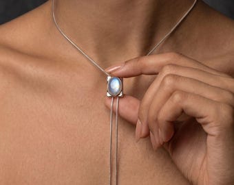 Collar bolo de piedra lunar azul natural para mujer, collar estilo western en Y, bolo de piedra lunar, collar de cadena dorada y plateada, joyería vaquera