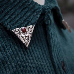 Vintage Western Collar Tips Triangle Shirt Corners, Collar Pins, Collar studs, Victorian Baroque Gothic Style Hand-Carved Metal Clips