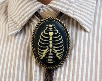 Gotische stropdas ribbenkast Western cowboy stropdas voor mannen, western goth stropdas gemaakt van cameo, Dark Goth cadeau voor hem of haar