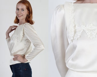 Classic White Lace Victorian Blouse / Vintage 70s Country