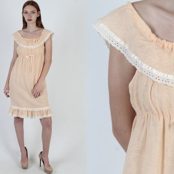 Off The Shoulder Mini Dress / 70s Peach Simple Boho Dress / Vintage 1970s Pale Cream Floral Lace / Casual Summer Picnic Outfit