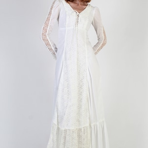 Vestido de novia blanco estilo cottagecore de Gunne Sax, vestido de novia vintage de los años 70 con mangas transparentes, vestido estilo pradera con corsé de Jessica McClintock 9