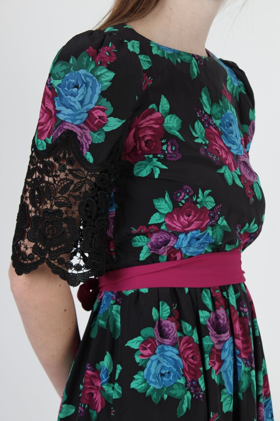 Vintage 80s Bright Floral Silk Dress Scallop Crochet Lace Evening