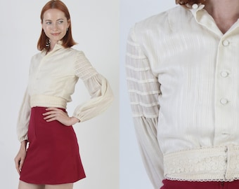 Neat Off White Seersucker Mini Dress / Vintage 70s Crochet Matching Belt / Vertical Striped Secretary Frock
