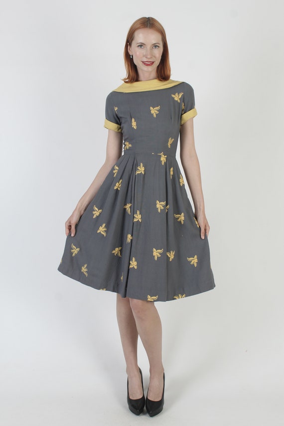 50s Grey Cotton Full Skirt Dress Floral Embroider… - image 5