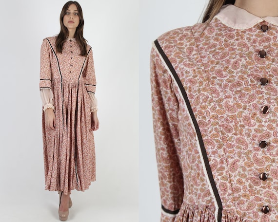 Vintage 70s Pilgrim Style Dress / Tiny Collar Coun