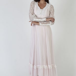 Barbiecore Gunne Sax Maxi Dress / Vintage 70s White Lace Up Corset / Prairie Boho Wedding Renaissance Gown Size 5 image 3
