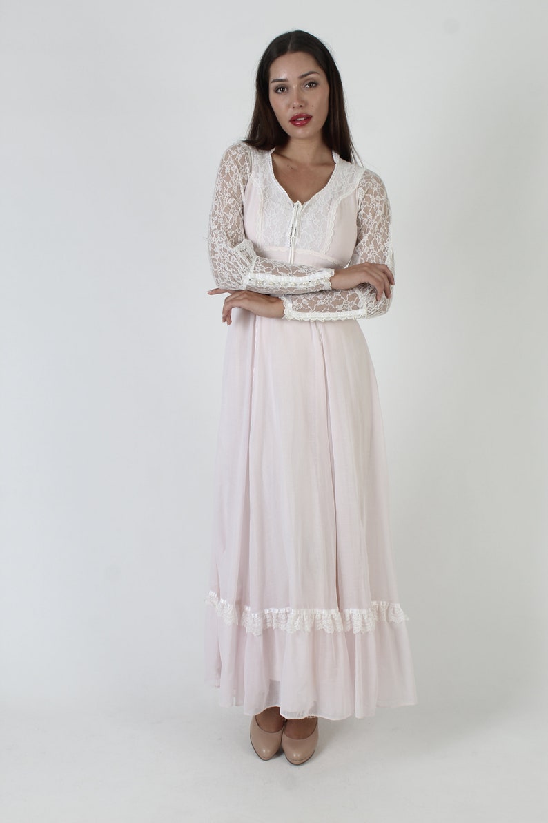 Barbiecore Gunne Sax Maxi Dress / Vintage 70s White Lace Up Corset / Prairie Boho Wedding Renaissance Gown Size 5 image 3
