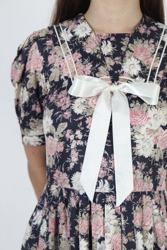 Laura Ashley Bold Floral Dress / Sailor Style Collar … Gem