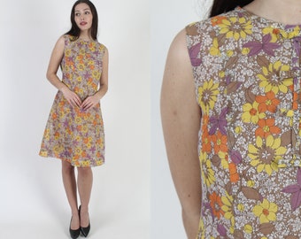 Vintage 70s Bright Colorful Floral Dress / All Over Print Flower Power Material / Womens Gardening Outdoor Mini Frock