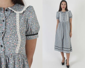 Old Fashioned Womens Chore Dress, Country Western Style Calico Print, Vintage Romantic 70s Full Sweeping Skirt