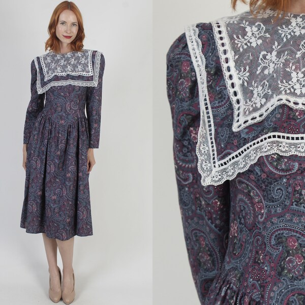 80s Gunne Sax Dress Purple Ditsy Floral Lawn Paisley Print Crochet Lace Collar Jessica McClintock Deep V Open Back Midi