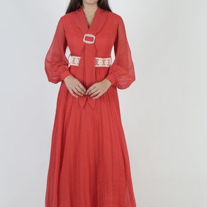 Lange jurk met volledige rok, stippen, vintage jaren 1970 kanten stropdas vegen geplooid maxi