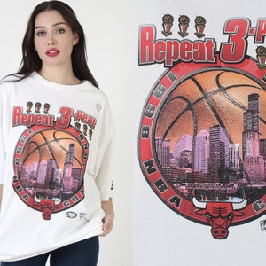 1998 Chicago Bulls 3 Peat T Shirt Vintage 90s Michael Jordan Basketball Tee Starter White Cotton Size Mens XL image 1