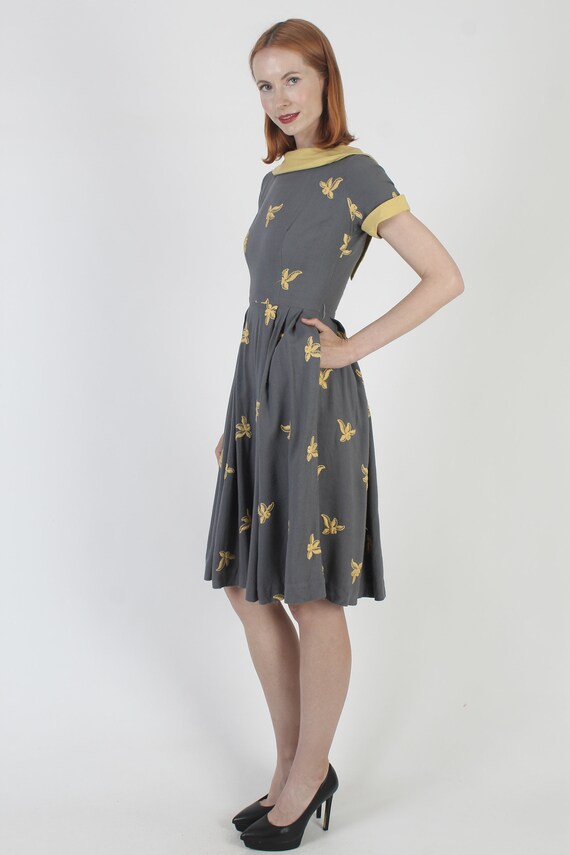 50s Grey Cotton Full Skirt Dress Floral Embroider… - image 3