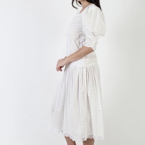 vintage 80s White Gunne Sax Dress, Plain Cut Out Eyelet Material, Robe de demoiselle d'honneur en dentelle brodée florale simple image 3